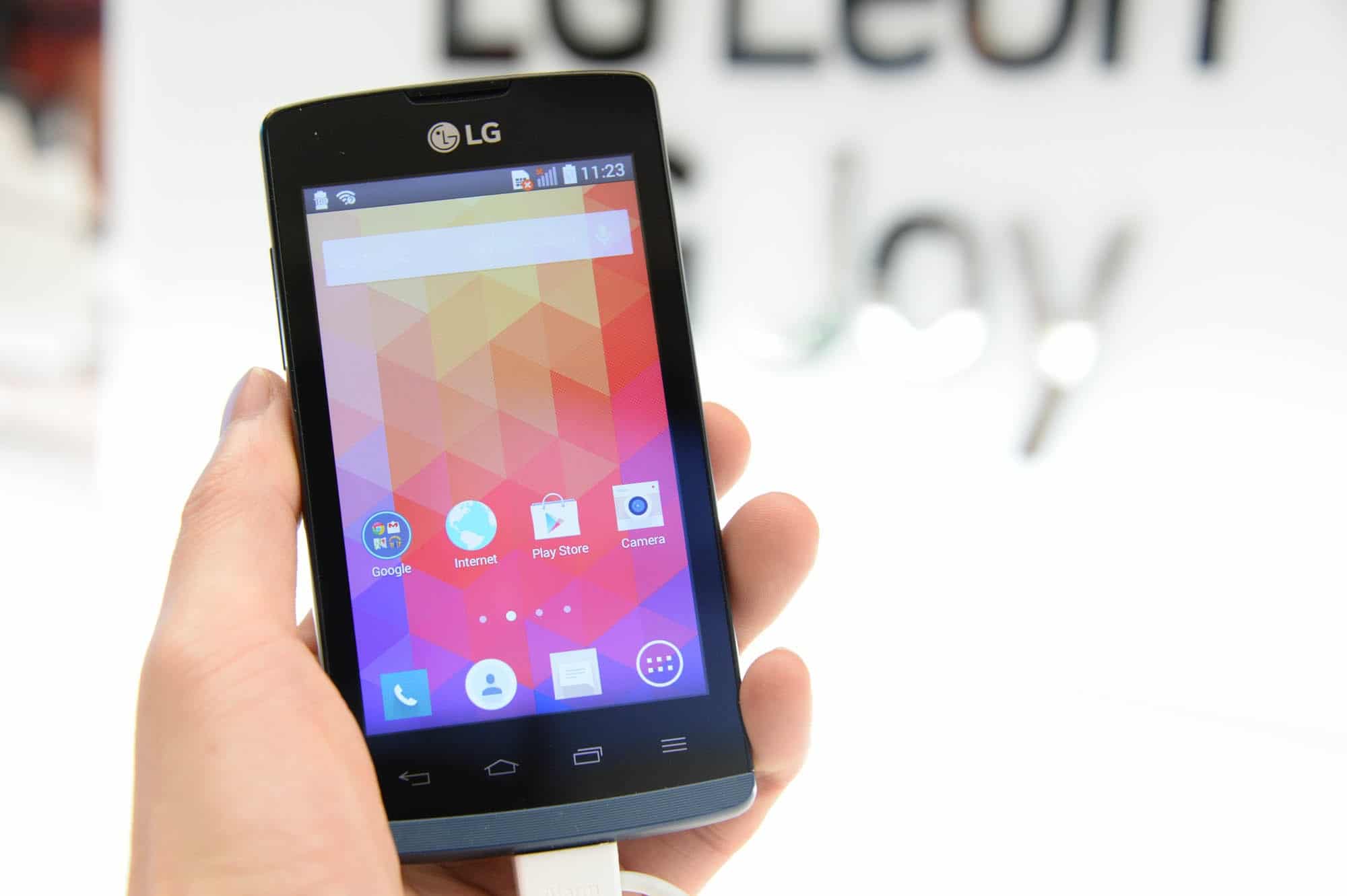 Смартфон leon. Смартфоны LG 4 дюймов. LG смартфон 2015. LG Leon.