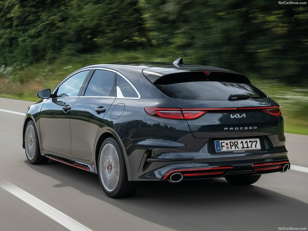 - 3 1 1024x768 - TEST KIA Proceed GT: Krásny Shooting Brake zaujal Európu aj nás